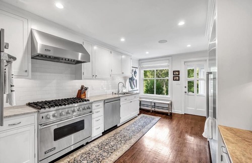 Fox Point Haus | Beautiful Home on Lake Michigan in Fox Point with Pool.