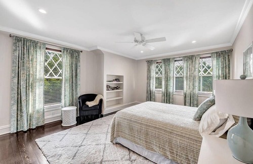 Fox Point Haus | Beautiful Home on Lake Michigan in Fox Point with Pool.