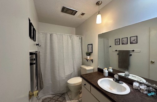 Delaware County Wohnung | Two Bedroom Fully Furnished with Amenities. 1 Car Garage.