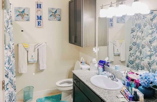 Texas City Wohnung | Seaside Serenity near Galveston with pool & Parking