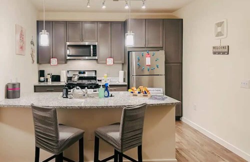 Texas City Wohnung | Seaside Serenity near Galveston with pool & Parking