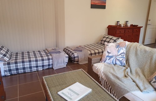 Narangba Wohnung | Narnie's Place with Breakfast - Relaxing Guesthouse; Bush, Creek, Walking Tracks