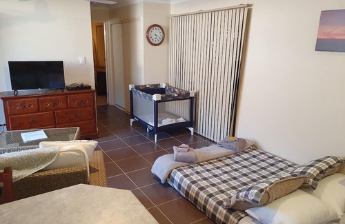 Narangba Wohnung | Narnie's Place with Breakfast - Relaxing Guesthouse; Bush, Creek, Walking Tracks