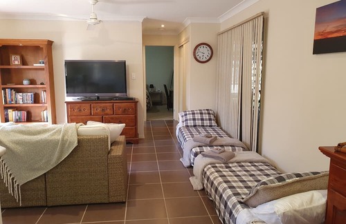 Narangba Wohnung | Narnie's Place with Breakfast - Relaxing Guesthouse; Bush, Creek, Walking Tracks