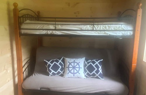 Burnt River Kabine | Newly renovated cozy cabin on beautiful river with great swimming and kayaking