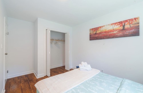 South Surrey Haus | Chic Private Modern Home with All Amenities: Your Perfect Getaway!