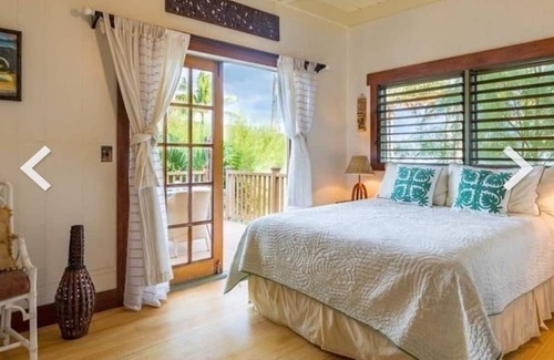 Wainiha Haus | Beachfront Pool, Hot Tub, ocean & Mt Views 2 bd 2 br + Lanai Bali bed Peaceful
