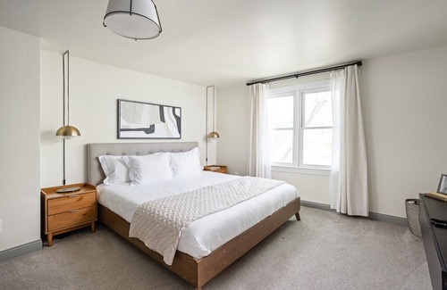 Windsor Park Haus | Windsor Manor, Beautiful Space with Great Rates