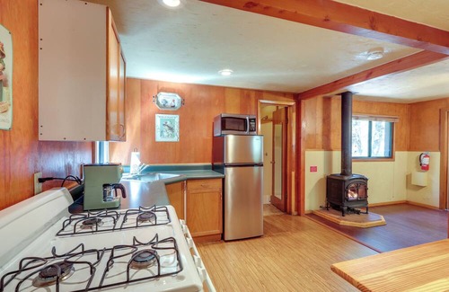 Sedona Kabine | Pet-Friendly Sedona Cabin w/On-Site Creek Access!