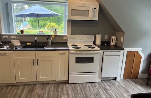 Juan de Fuca Electoral Area Hütte | Modern ocean view suite with large private deck, located on a small hobby farm.