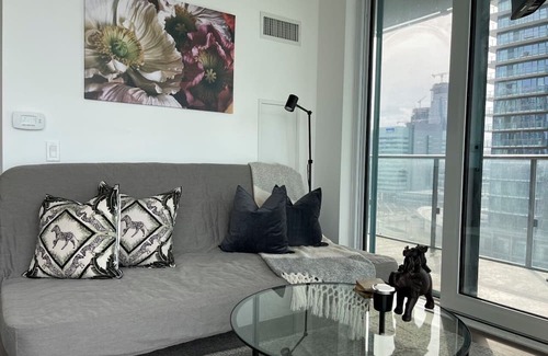 Vaughan Wohnung | Wonderland apartment in Vaughan
