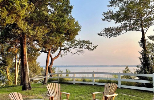 White Stone Haus | Best View on the Northern Neck, Tons of Privacy and a Sandy Beach!