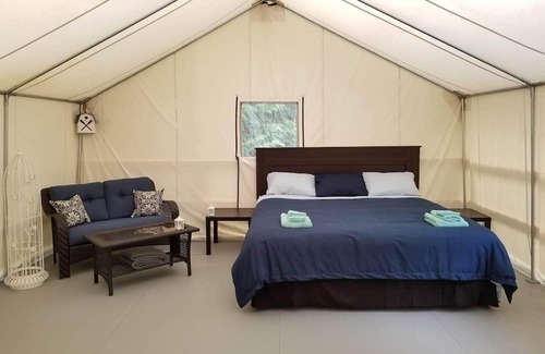 Eagle Bay Kabine | Perch, a canvas cottage with lake views and lake access. Glamping at its finest.