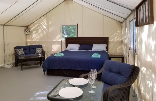 Eagle Bay Kabine | Perch, a canvas cottage with lake views and lake access. Glamping at its finest.