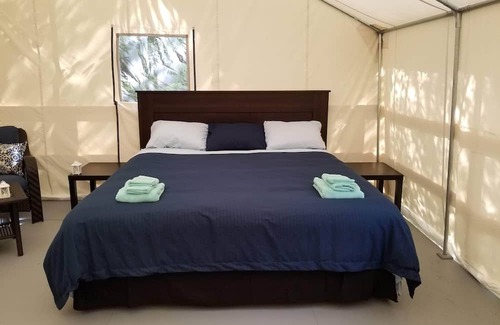 Eagle Bay Kabine | Perch, a canvas cottage with lake views and lake access. Glamping at its finest.