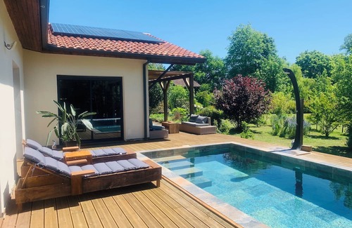 Castandet Haus | Maison de Vacances Design Avec Piscine Chauffée et Spa