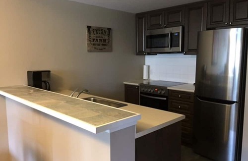 Whistler Cay Heights Eigentumswohnung | Recently updated condo offering spacious living, free parking, pool and hot tub