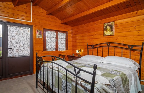 San Giorgio-Librino-San Giuseppe la Rena-Zia Lisa-Villaggio Sant'Agata Skihütte | Chalet 'Vaccarizzo Beach Garden' with Private Terrace, Wi-Fi and Air Conditioning