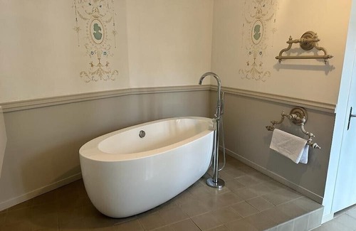 Pont-du-Chateau Sonstige | Suite Royale au Château du Serpolet