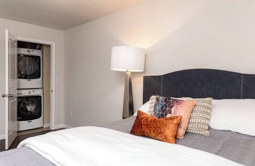 Dacula Haus | Luxurious Suite with 5-Star Amenities and Prime Location!