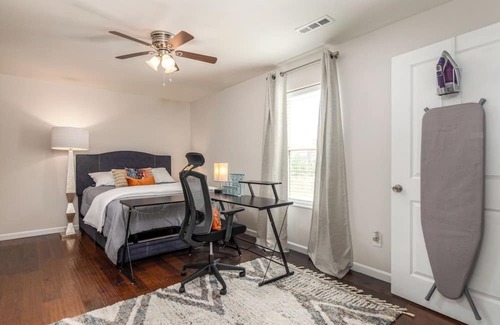 Dacula Haus | Luxurious Suite with 5-Star Amenities and Prime Location!