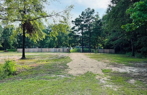 Grady Wohnmobilvermietung | Enjoy the peaceful country scenery and the serenity of being one with nature!