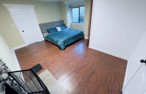 Seattle Metro Area Hütte | Lake Washington Cottage in middle of busy Columbia City 5 mins to Downtown
