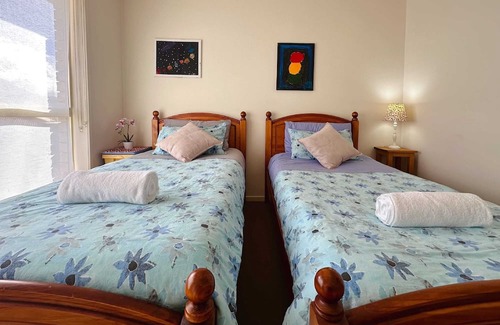 Kingston Haus | Hobart Harmony Home - 10 minutes to CBD