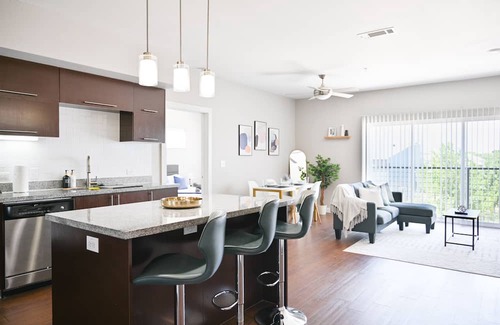 Cedar Park Wohnung | LUX 2B2B | Parking, Pool, WiFi | Near DTA