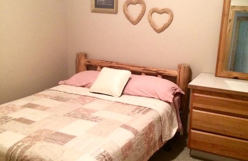 Kalispell Hütte | Welcome to Creston Country Cottage, your gateway to an enchanting retreat!