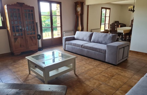 Mont-Saint-Jean Haus | Gite Familial Avec vue sur la Foret et Proximité D'un lac à 4 KM