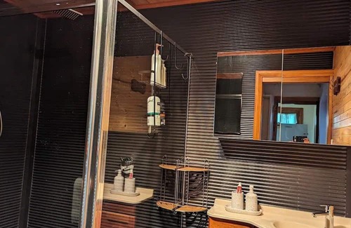 Grindelwald Hütte | A comfortable and charming granny flat in Swiss village of Tasmania.