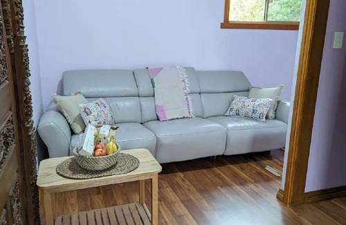 Grindelwald Hütte | A comfortable and charming granny flat in Swiss village of Tasmania.