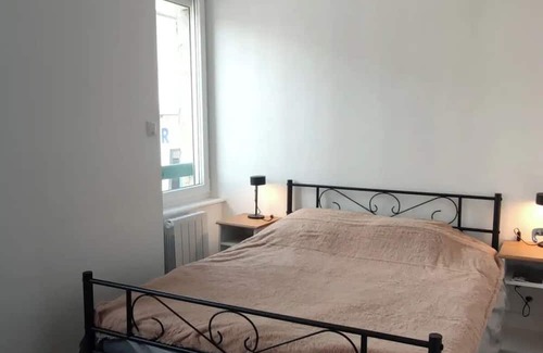 Saint-Renan Wohnung | Complete accommodation for 2 people, independent access, separate bedroom.