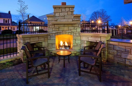 Kutzky Park Haus | Enjoy our Spacious Suites with Fully Equipped Kitchen and a Free Hot Breakfast!