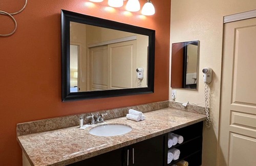 Spring Valley Resort | Luxury one bedroom and one bathroom unit with full amenities