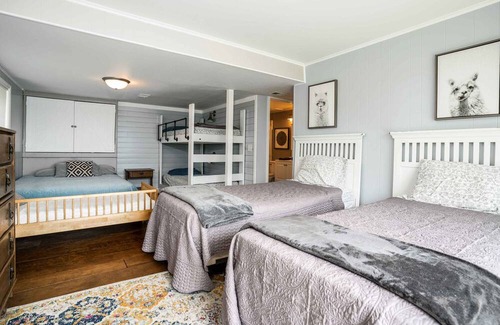 Twin Lakes Haus | Highland House – 8 BDR Home Sleeps 23! Private Pool, Pet Friendly