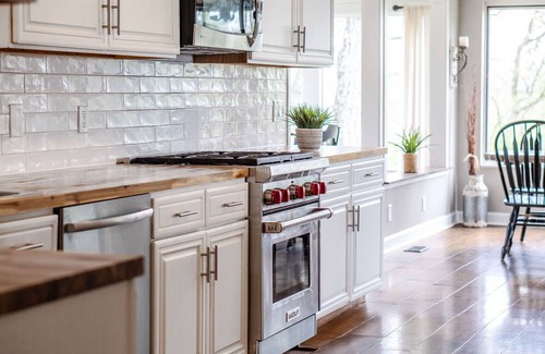 Twin Lakes Haus | Highland House – 8 BDR Home Sleeps 23! Private Pool, Pet Friendly