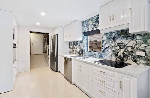 Ashgrove Haus | Unit in Inner Brisbane with Movie Room and Parking