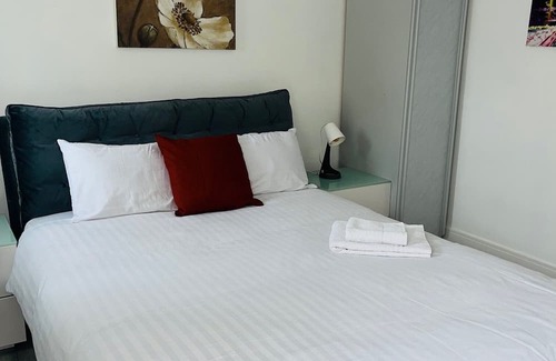 Heath Wohnung | Brilliant Apartment on the ground floor, stunning and spacious reception.