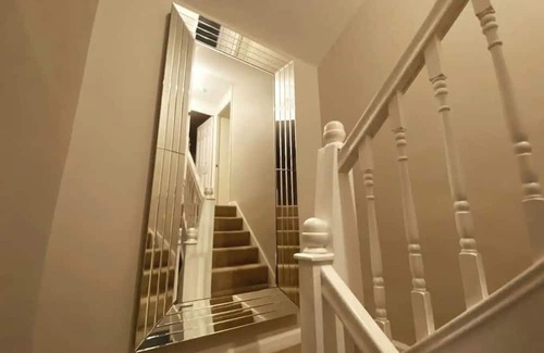 Crawcrook Haus | Modern Home in Newcastle, right next to a Golf Course!