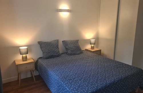 Les Puces de Saint-Ouen Wohnung | Vrbo Property