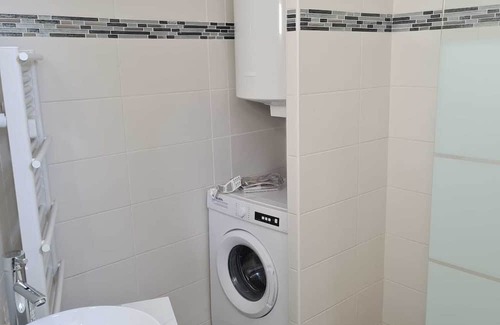 Les Puces de Saint-Ouen Wohnung | Vrbo Property