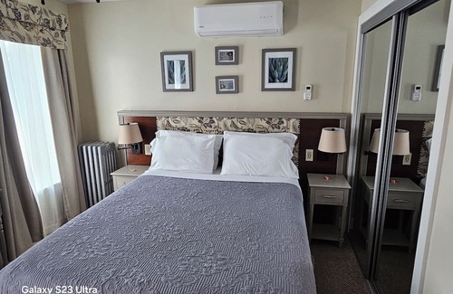 Reading Haus | Two blocks away from Santana Arena in the heart of the city of Reading