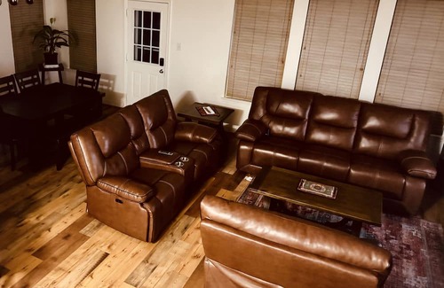 Sugar Land Haus | Delightful 4-Bedroom Residence Sugarland Convenient Access to All Amenities