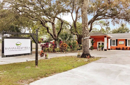 Orlovista Villa | Banana Leaf Villa-Island Groove-Standard Suite