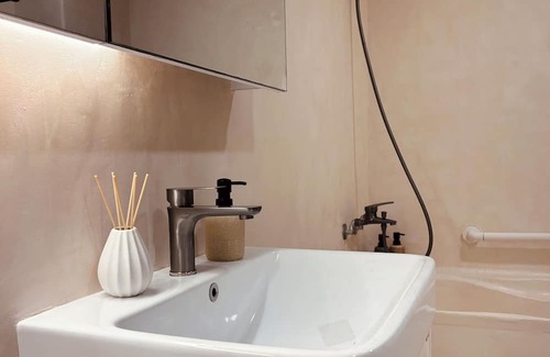 Datong Wohnung | 3 minutes to taoyaun airport MRT / 5mins to night market! 6 people max apartment