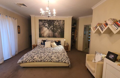 Beaconsfield Haus | Large Family Home, Close to Fremantle, Restaurants, 2mins drive to South Beach!