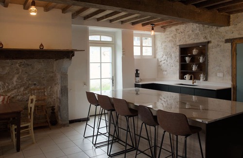 Lys Haus | Maison de Ferme aux Pieds des Pyrénées, Près des Sentiers, des Forêt.