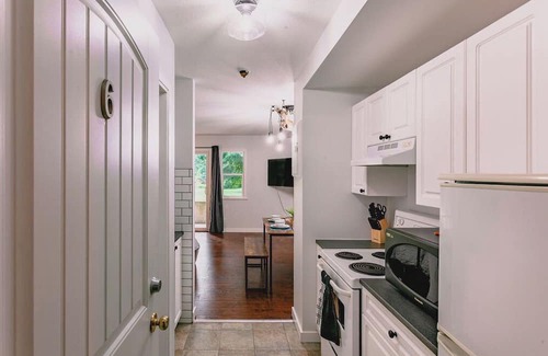 Harrison Hot Springs Eigentumswohnung | Renovated Contemporary Studio in Harrison Springs
